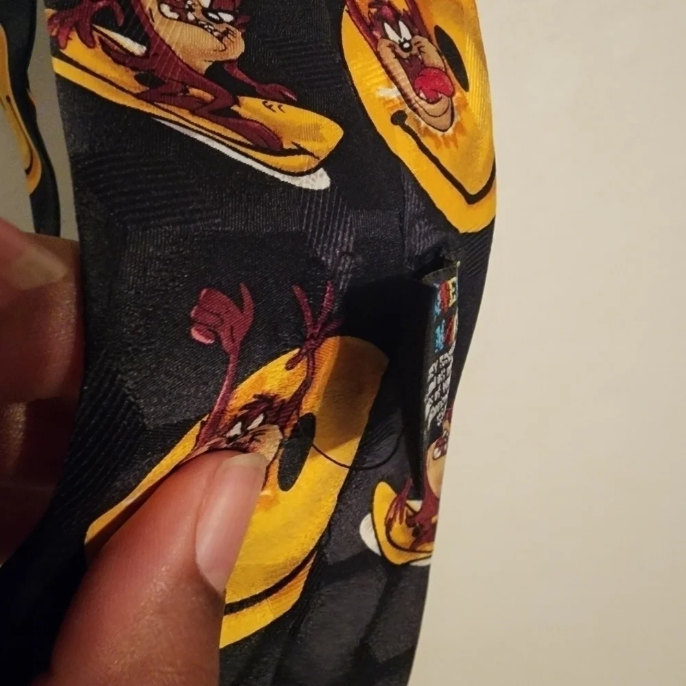 Vintage 1996 Taz Tasmanian Devil Smiley Face Looney Tunes Tie (loose thread tag)
